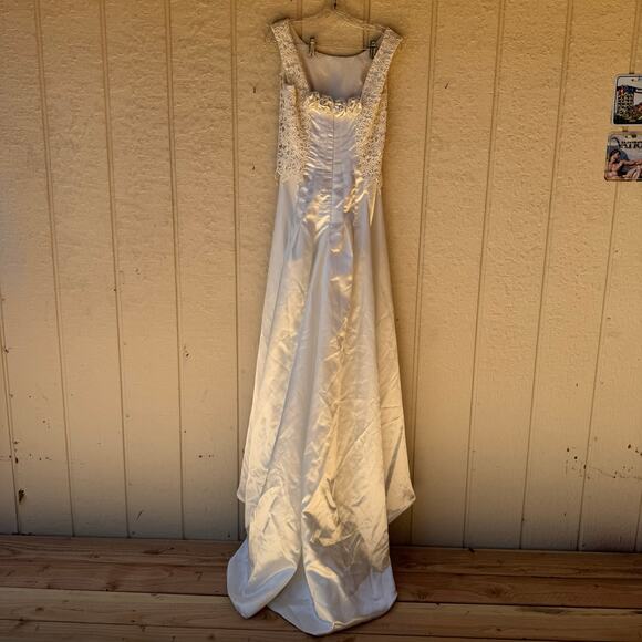 Vintage 1980s Wedding Dress Lace Bodice Satin Gown Classic Bridal Elegance - Picture 2 of 7
